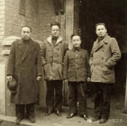 两头三角形有白色“工合”两字